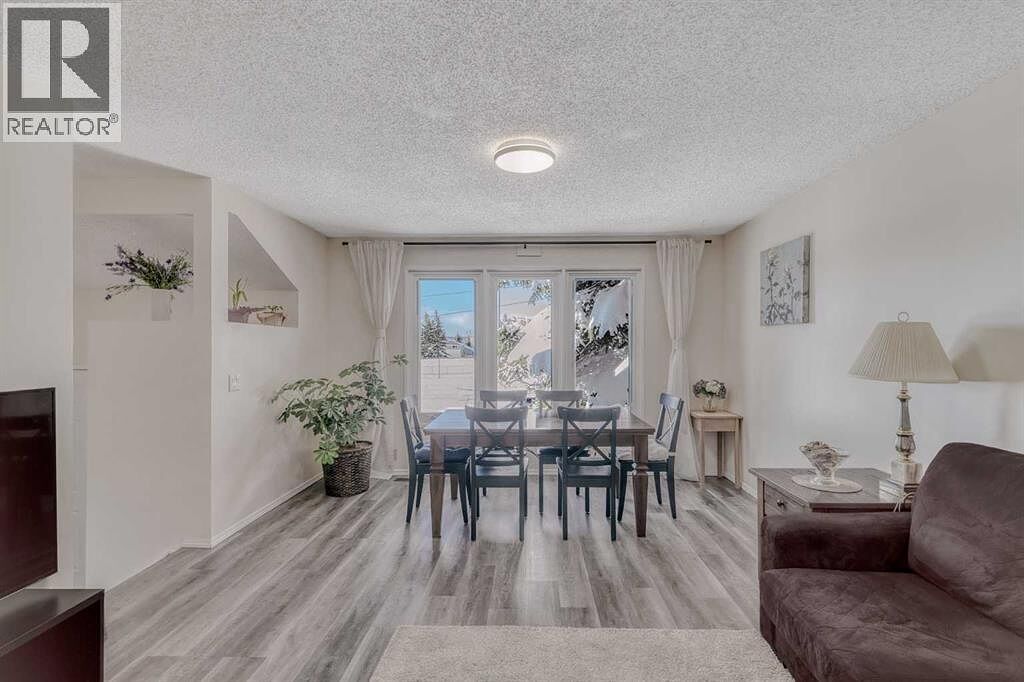 Calgary 3 bedrooms House for rent. Property photo: 746571-1
