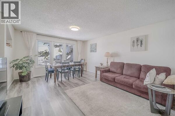 Calgary 3 bedrooms House for rent. Property photo: 746571-2