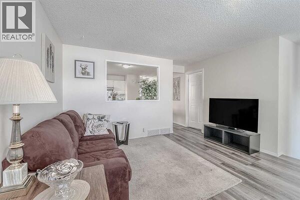 Calgary 3 bedrooms House for rent. Property photo: 746571-3