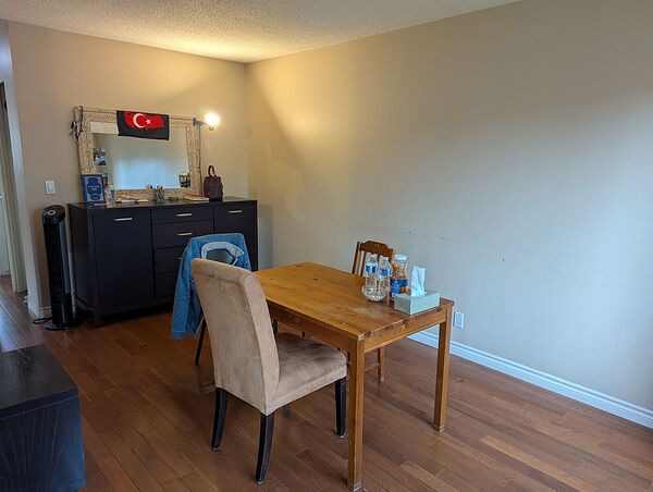 Calgary 2 + Den bedrooms Main Floor for rent. Property photo: 746572-2