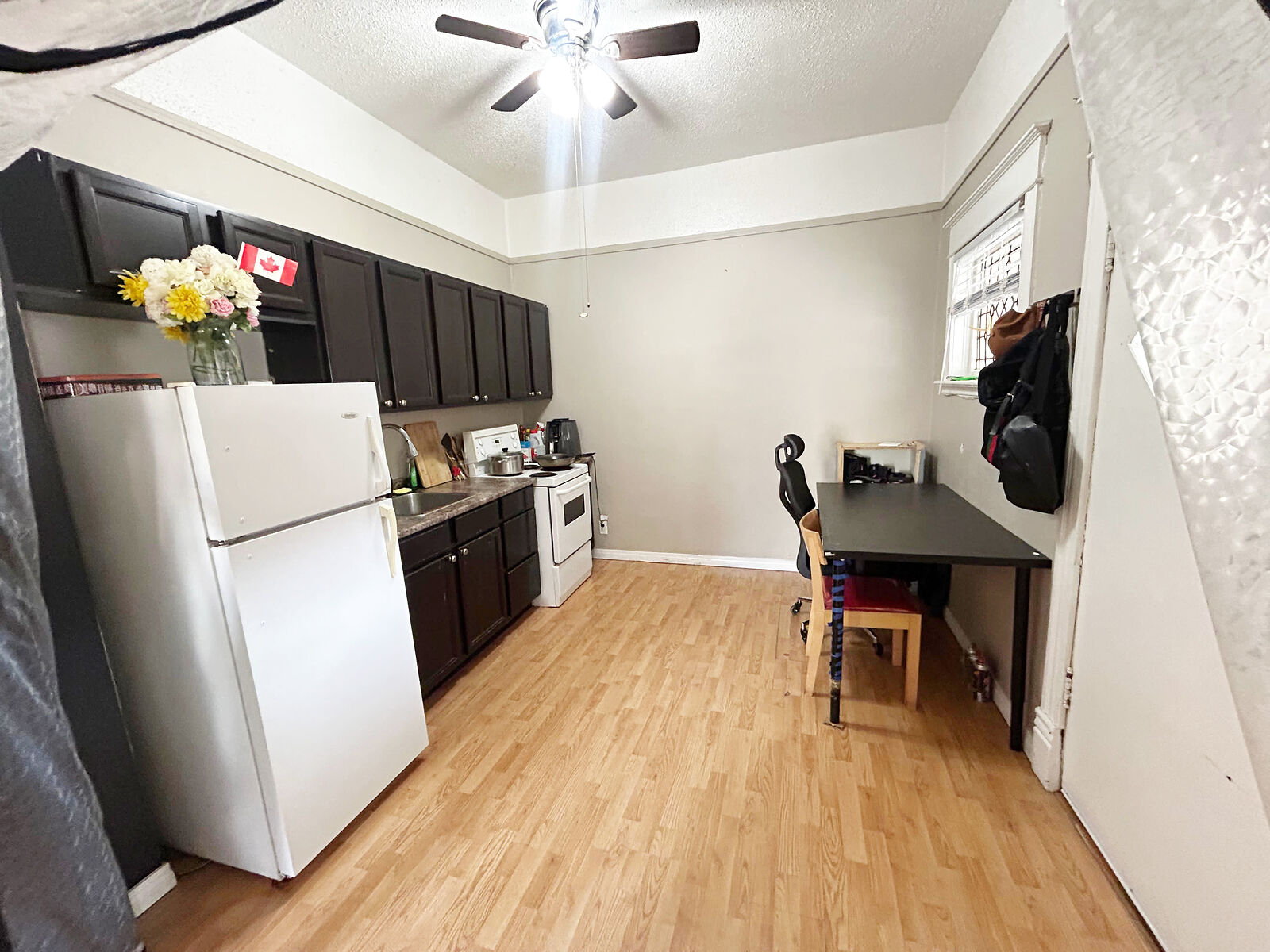 Calgary studio Condo Unit for rent. Property photo: 746602-1
