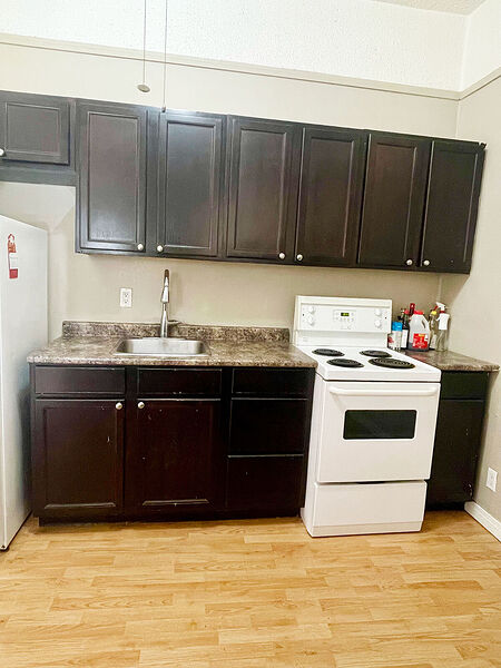 Calgary studio Condo Unit for rent. Property photo: 746602-2