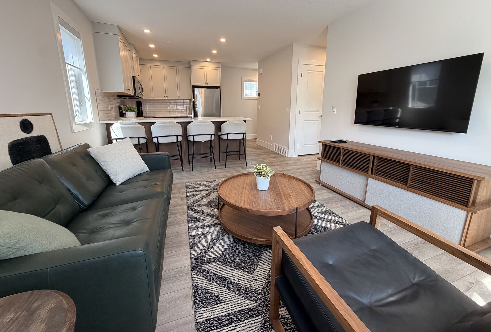 Calgary 1 bedroom Garage Suite for rent. Property photo: 746625-1