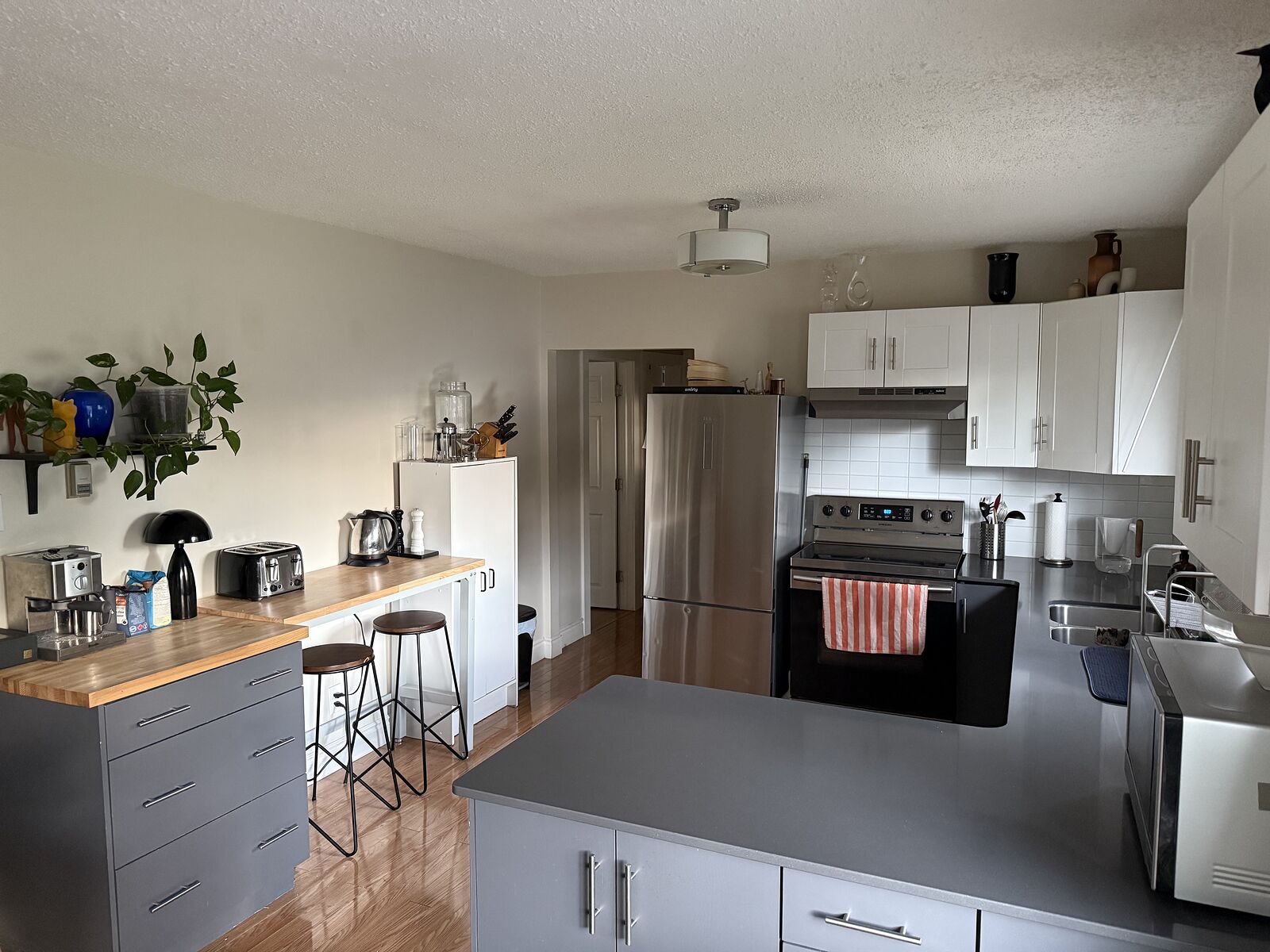 Calgary 3 bedrooms Room For Rent for rent. Property photo: 746628-1