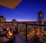 Luxury Renovated 2 Bed Sub-Penthouse in Beltline w/ Parking & Views