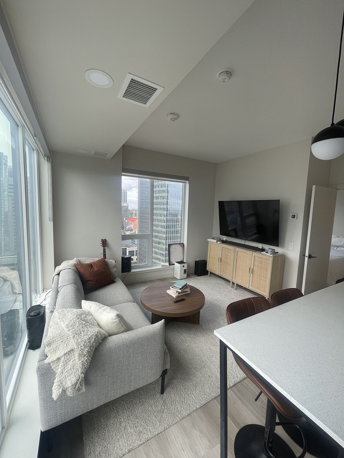 Calgary 2 bedrooms Condo Unit for rent. Property photo: 746672-1
