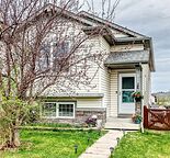 Cozy 2 bedroom Main Floor in beautiful Evergreen.