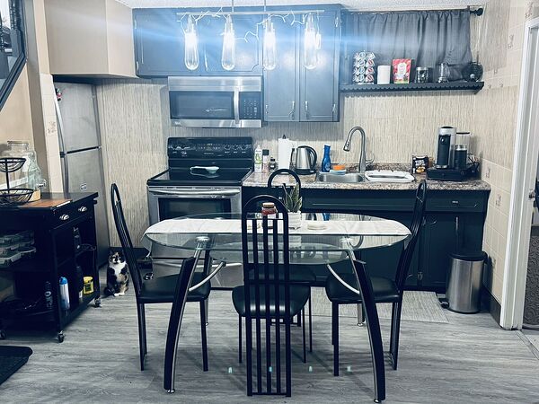 Calgary 1 + Den bedrooms Basement for rent. Property photo: 746770-3