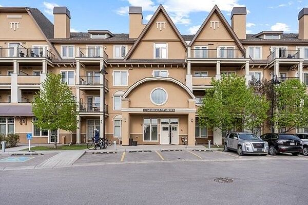 Calgary 1 + Den bedrooms Condo Unit for rent. Property photo: 746798-2