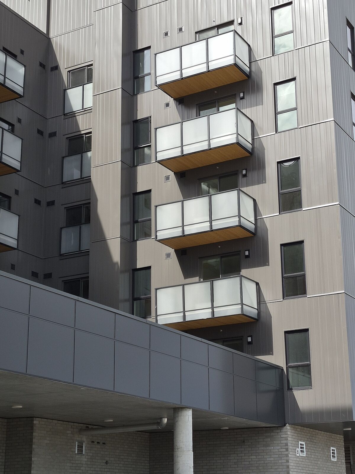 Calgary 2 bedrooms Condo Unit for rent. Property photo: 746833-1