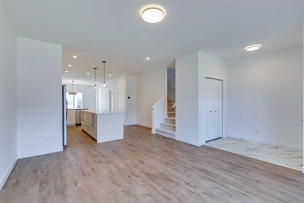 Calgary 3 + Den bedrooms Main Floor for rent. Property photo: 746838-3