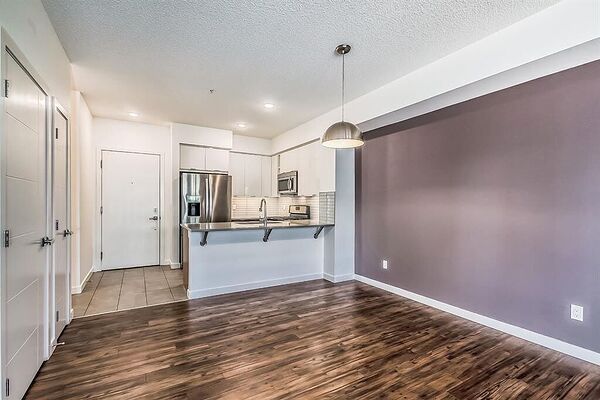 Calgary 1 bedroom Condo Unit for rent. Property photo: 746839-2