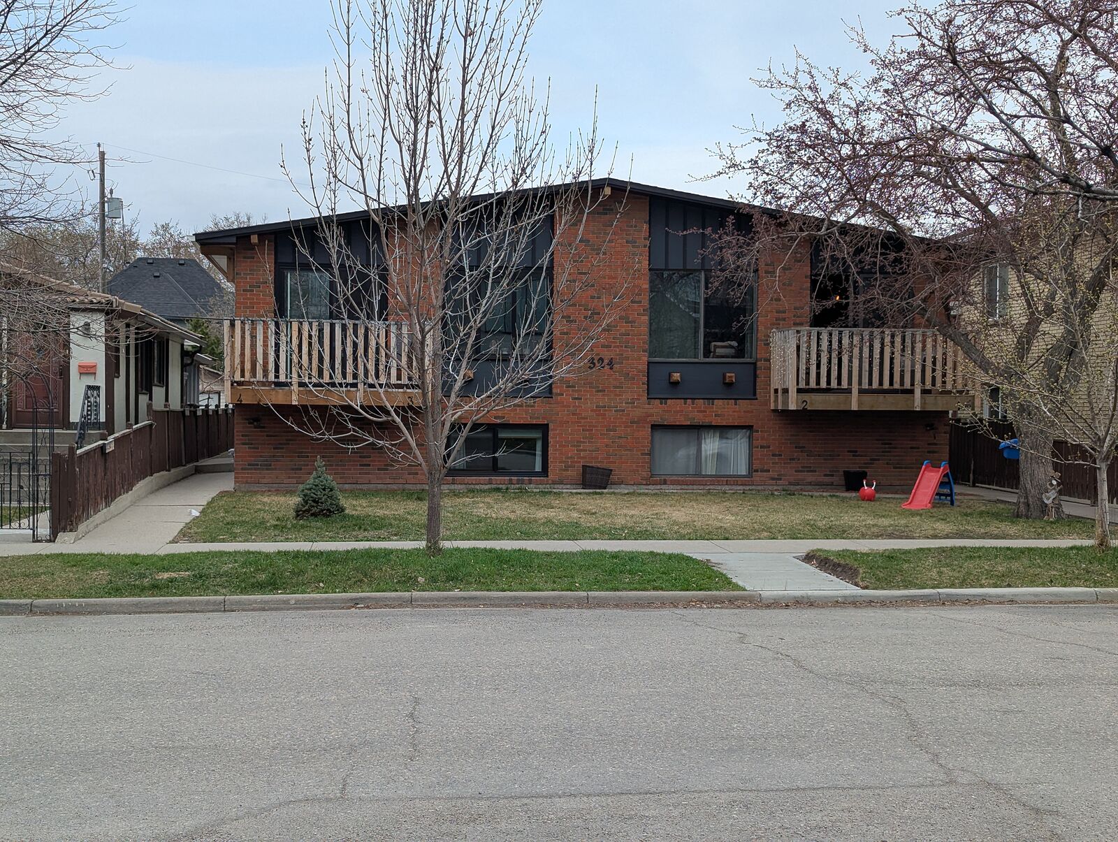 Calgary 2 bedrooms Fourplex for rent. Property photo: 746870-1