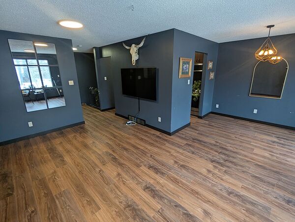 Calgary 2 bedrooms Fourplex for rent. Property photo: 746870-3
