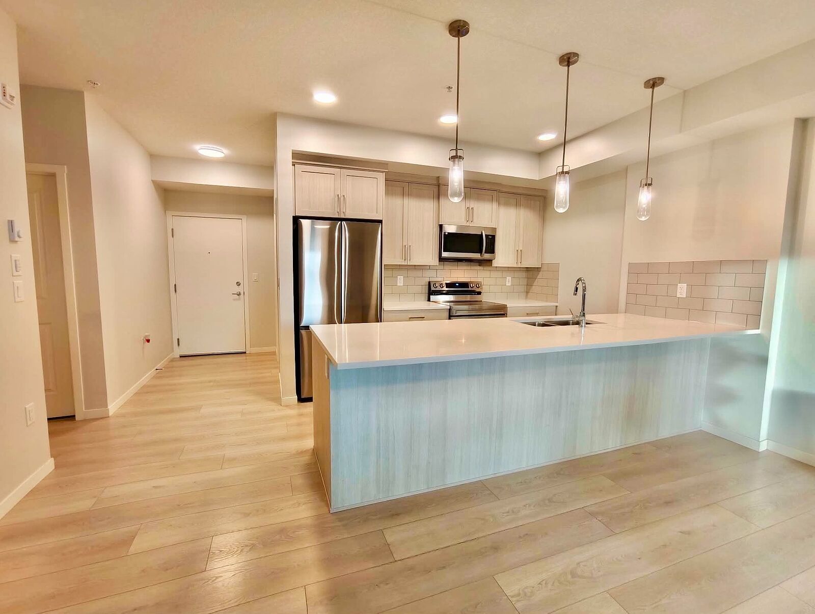 Calgary 2 bedrooms Condo Unit for rent. Property photo: 746962-1