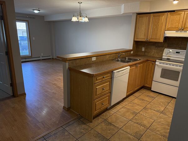 Calgary 2 bedrooms Condo Unit for rent. Property photo: 746976-3