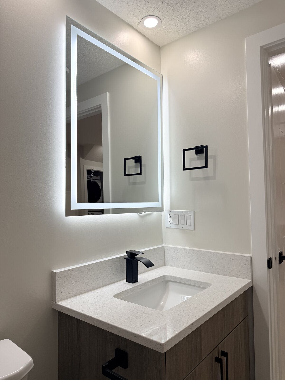 Calgary 2 bedrooms Basement for rent. Property photo: 746986-1