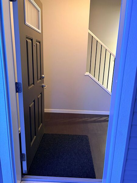 Calgary 3 bedrooms House for rent. Property photo: 746987-3