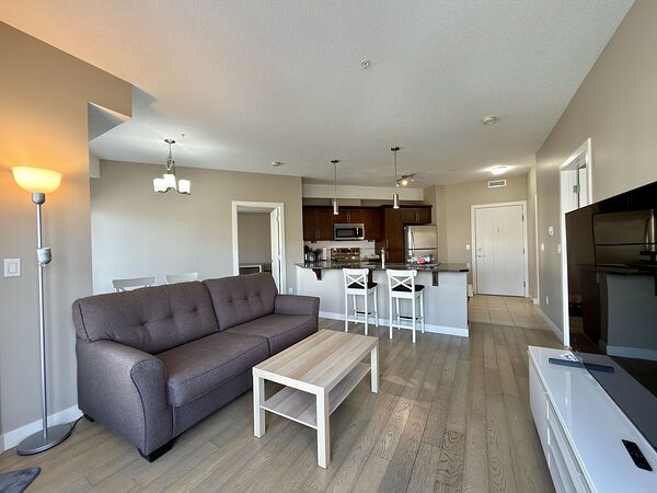 Calgary 2 bedrooms Condo Unit for rent. Property photo: 746996-2