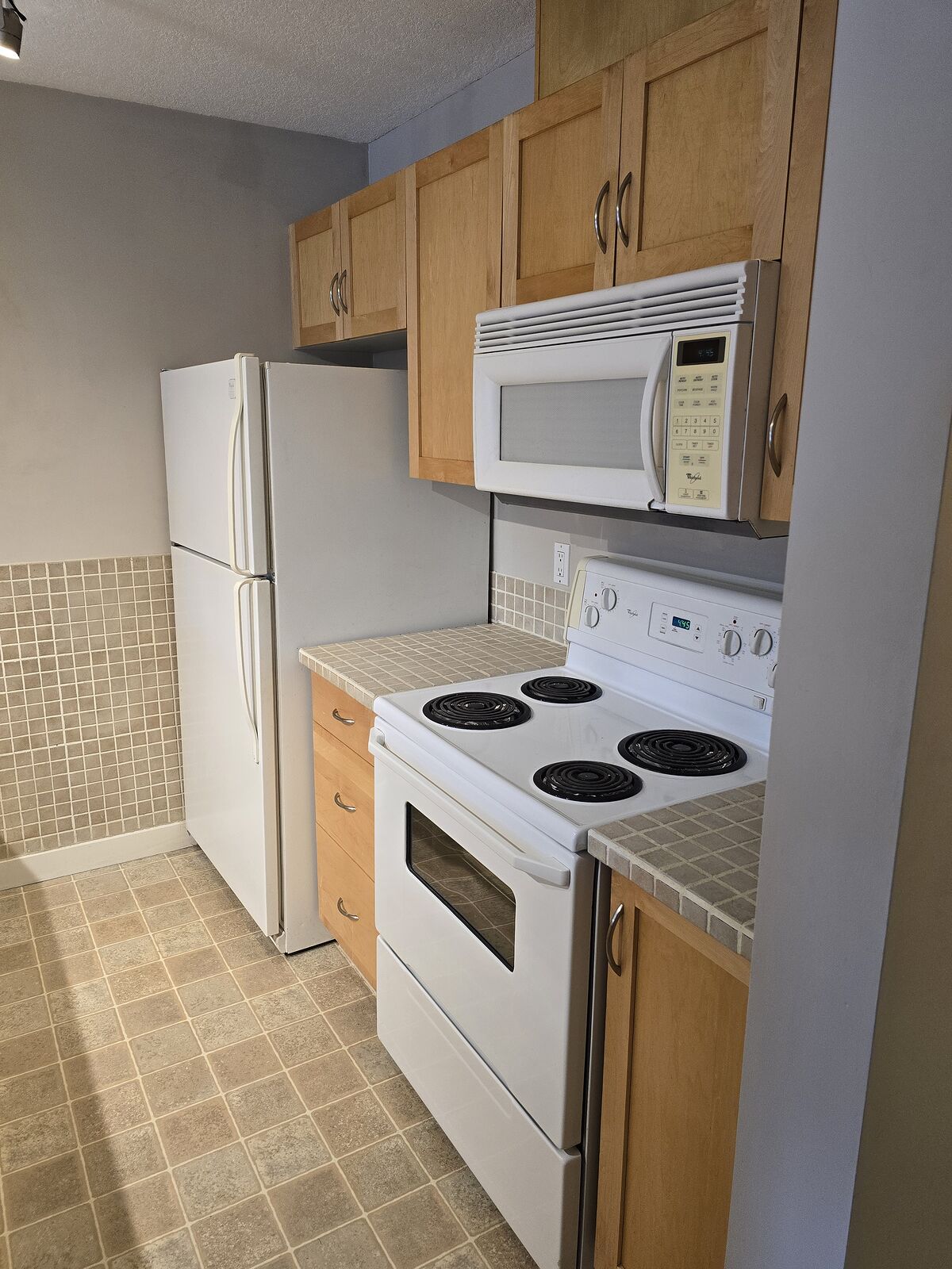 Calgary 2 bedrooms Condo Unit for rent. Property photo: 747024-1