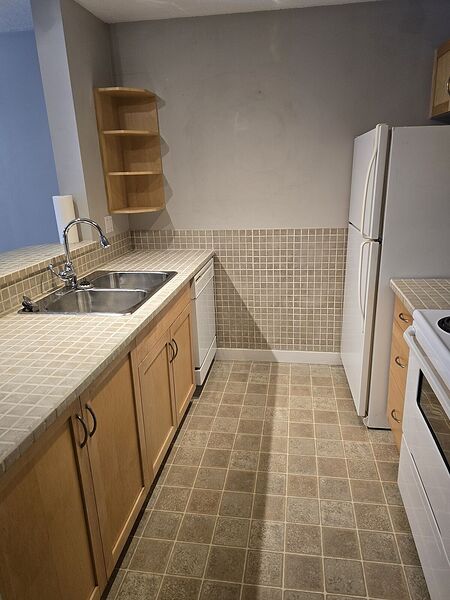Calgary 2 bedrooms Condo Unit for rent. Property photo: 747024-3