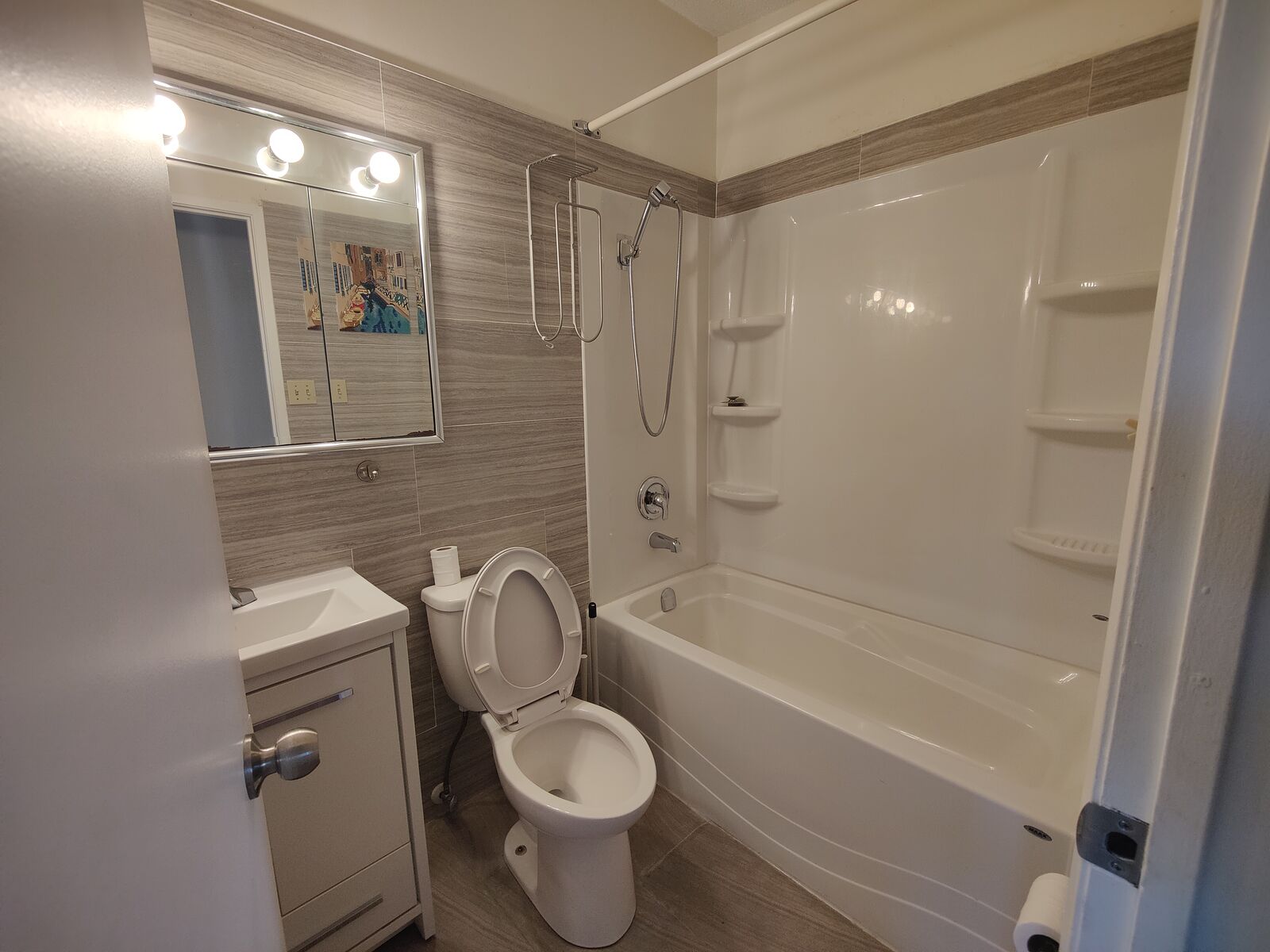 Calgary 3 bedrooms Duplex for rent. Property photo: 747029-1