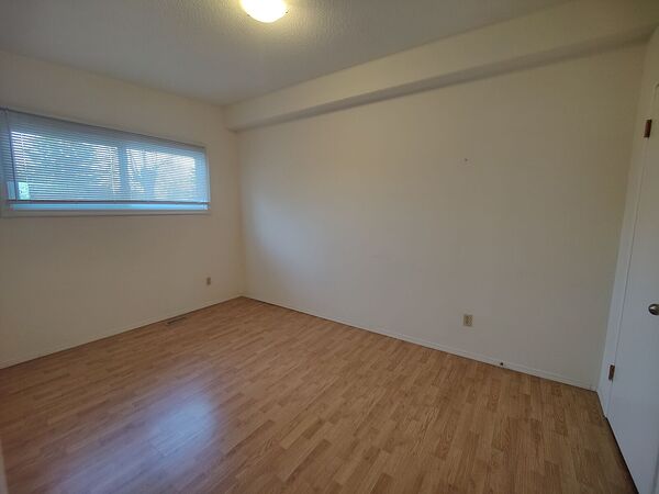 Calgary 3 bedrooms Duplex for rent. Property photo: 747029-2