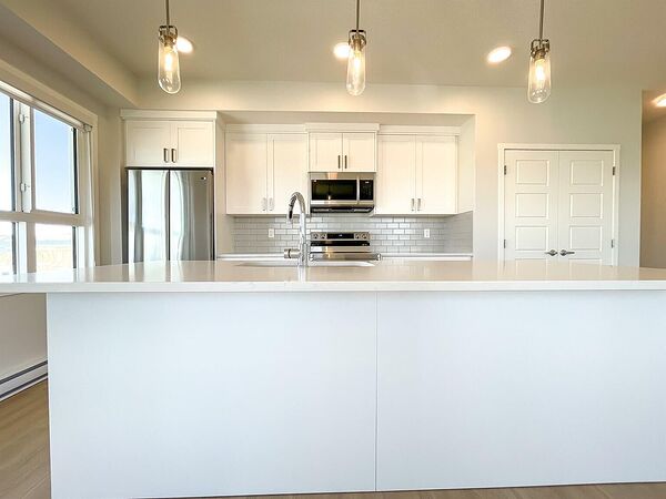 Calgary 2 bedrooms Condo Unit for rent. Property photo: 747030-2
