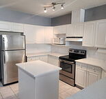 Newly renovated 2 bed 2 bathrooms in Crescent Heights Rosemount building