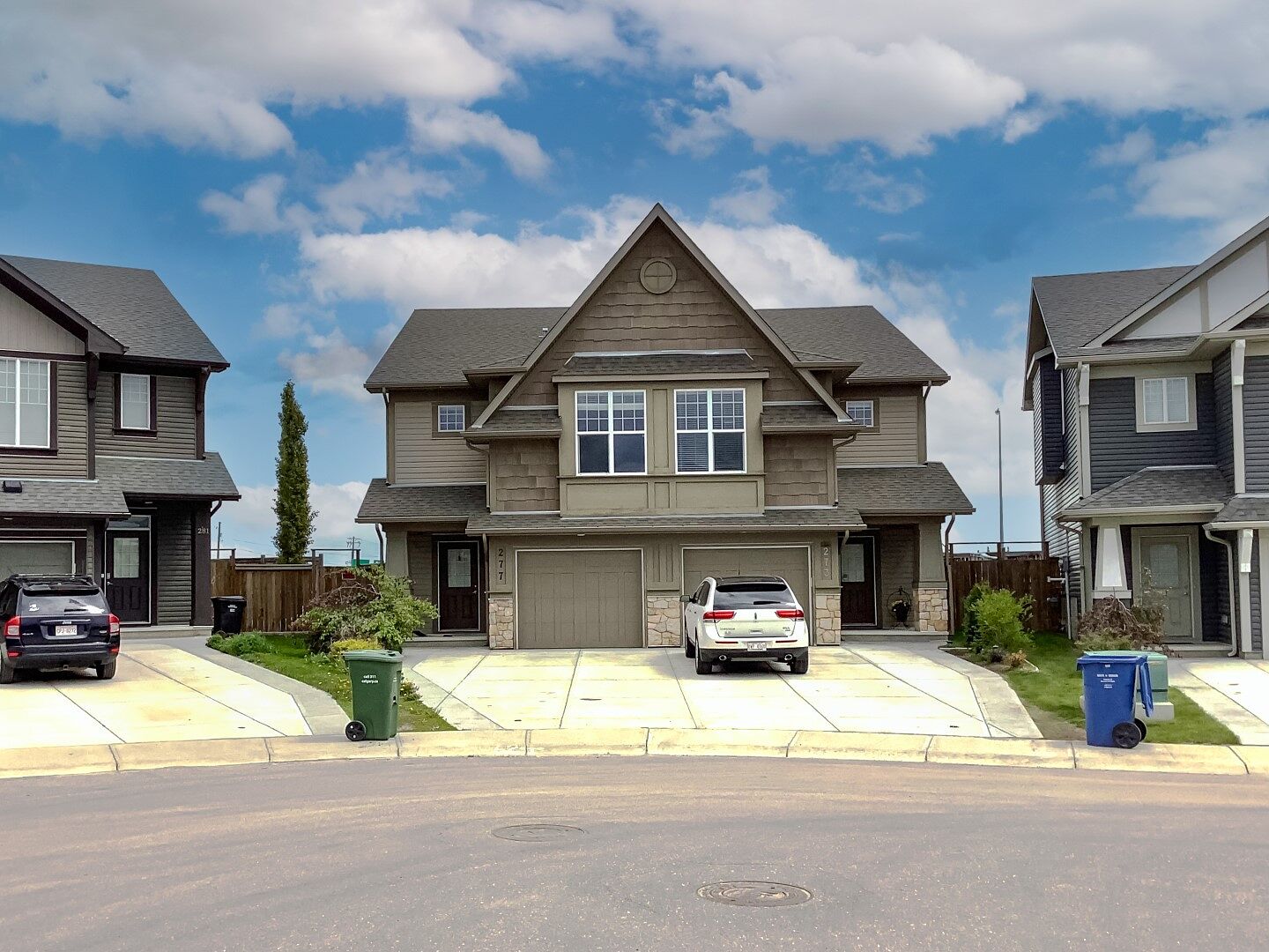 Calgary 3 bedrooms Duplex for rent. Property photo: 747150-1