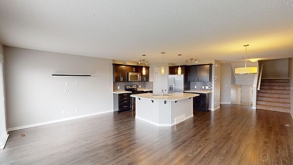 Calgary 3 bedrooms Duplex for rent. Property photo: 747150-2
