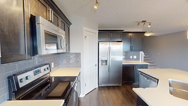 Calgary 3 bedrooms Duplex for rent. Property photo: 747150-3