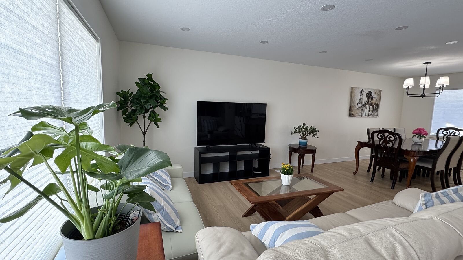 Calgary 4 bedrooms House for rent. Property photo: 747305-1