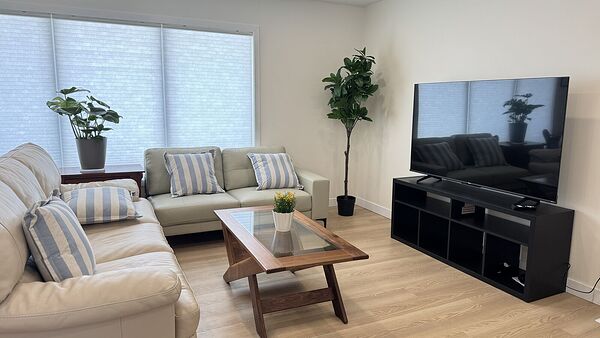 Calgary 4 bedrooms House for rent. Property photo: 747305-2