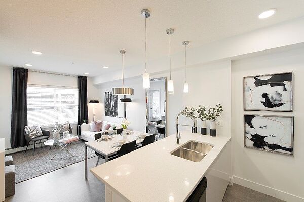Calgary 1 + Den bedrooms Condo Unit for rent. Property photo: 747310-2