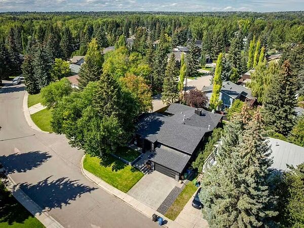 Calgary 4 + Den bedrooms House for rent. Property photo: 747457-2