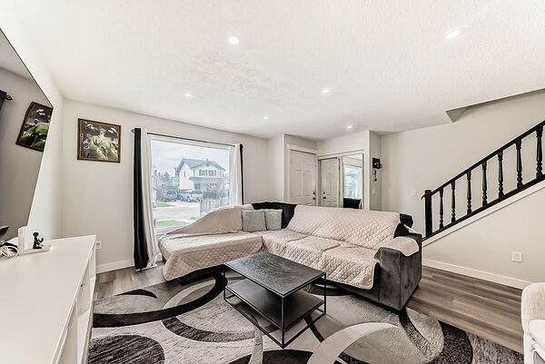 Calgary 3 bedrooms Duplex for rent. Property photo: 747522-3