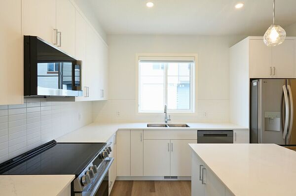 Calgary 3 + Den bedrooms Townhouse for rent. Property photo: 747628-2