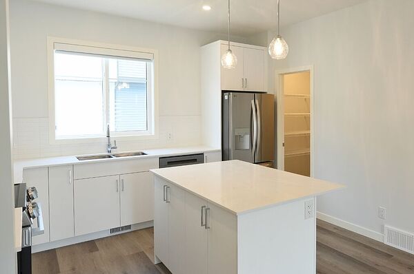 Calgary 3 + Den bedrooms Townhouse for rent. Property photo: 747628-3
