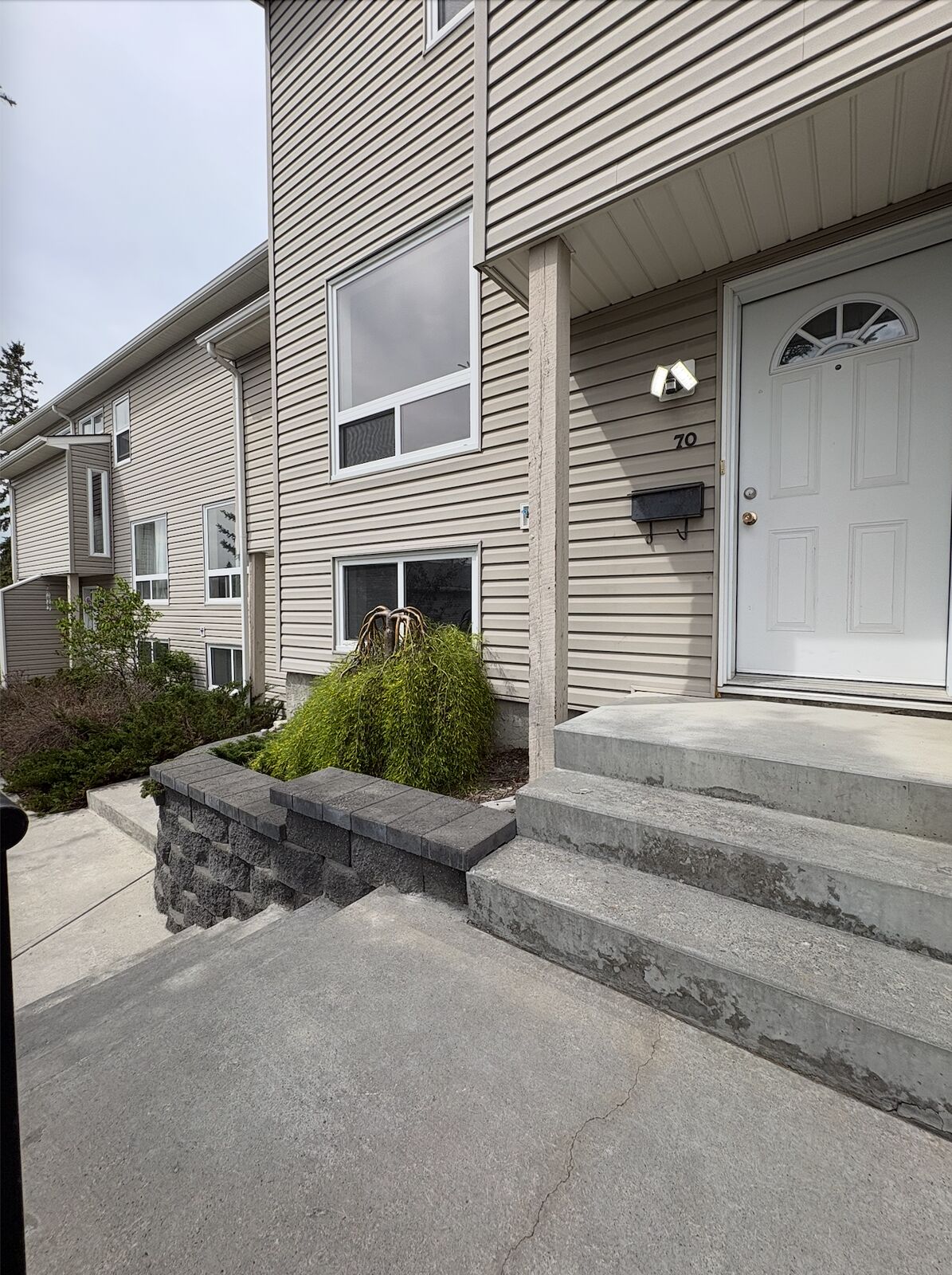 Calgary 2 bedrooms Townhouse for rent. Property photo: 747651-1