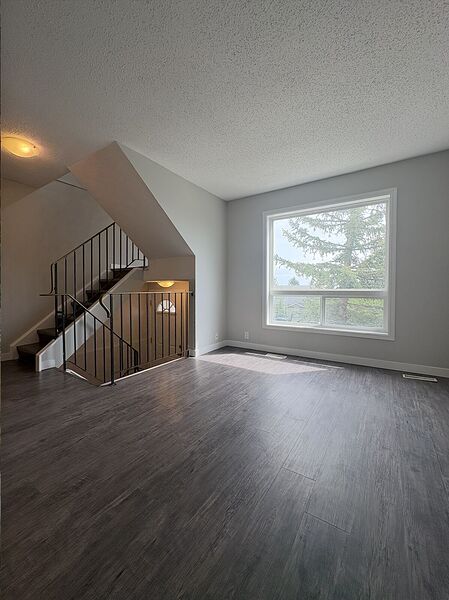 Calgary 2 bedrooms Townhouse for rent. Property photo: 747651-2