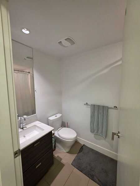 Calgary studio Condo Unit for rent. Property photo: 747661-2