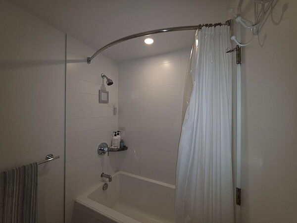 Calgary studio Condo Unit for rent. Property photo: 747661-3