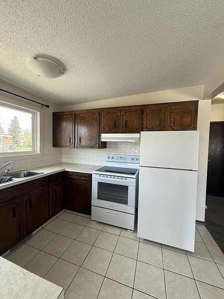 Calgary 3 bedrooms Fourplex for rent. Property photo: 747693-3