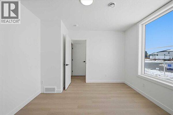 Calgary studio Room For Rent for rent. Property photo: 747709-2