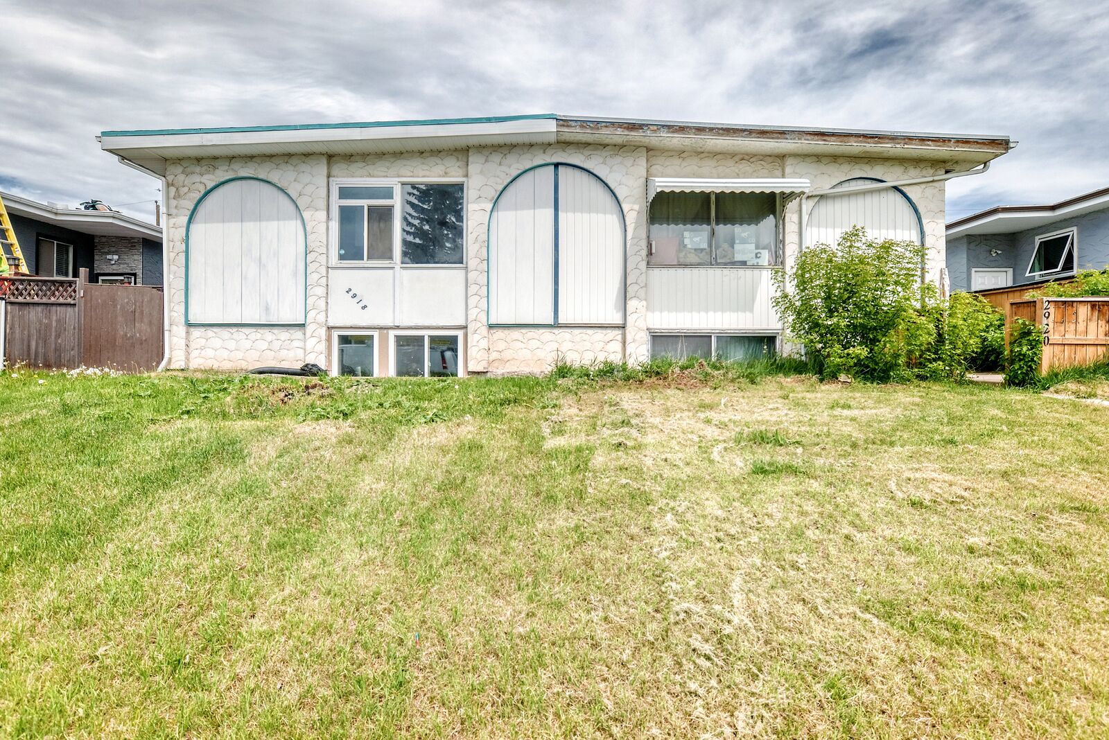 Calgary 2 bedrooms House for rent. Property photo: 747712-1