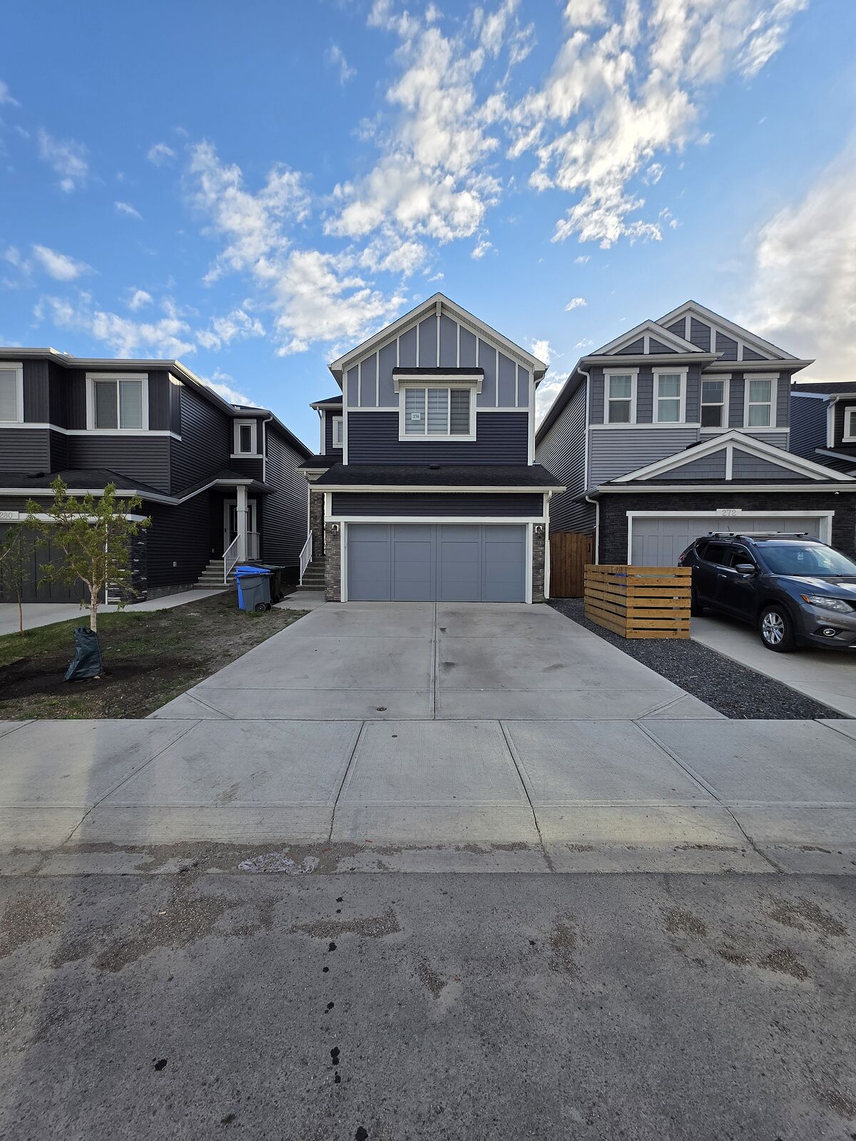 Calgary 3 + Den bedrooms Main Floor for rent. Property photo: 747718-1