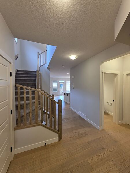 Calgary 3 + Den bedrooms Main Floor for rent. Property photo: 747718-3