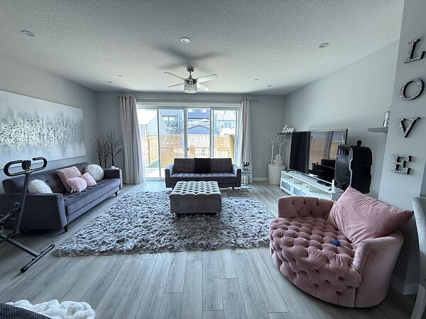 Calgary 3 bedrooms House for rent. Property photo: 747729-2