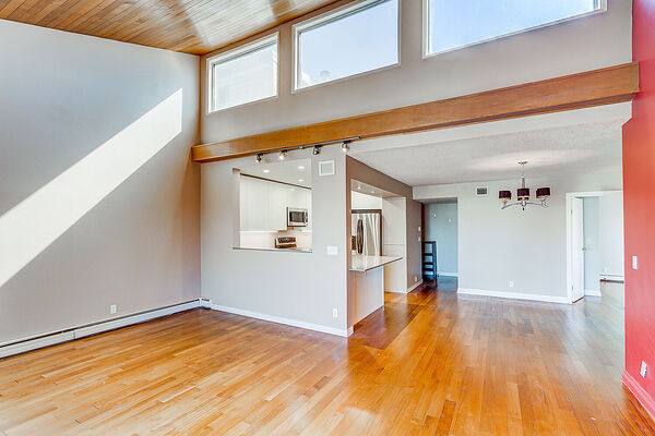 Calgary 2 bedrooms Condo Unit for rent. Property photo: 747730-2